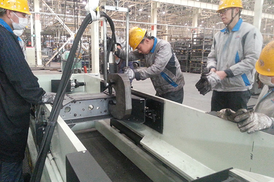 Which type of riveting machine is better to choose? What is the working principle?