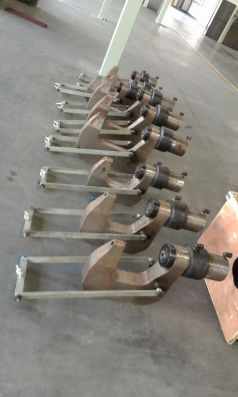 Bus frame riveting pliers