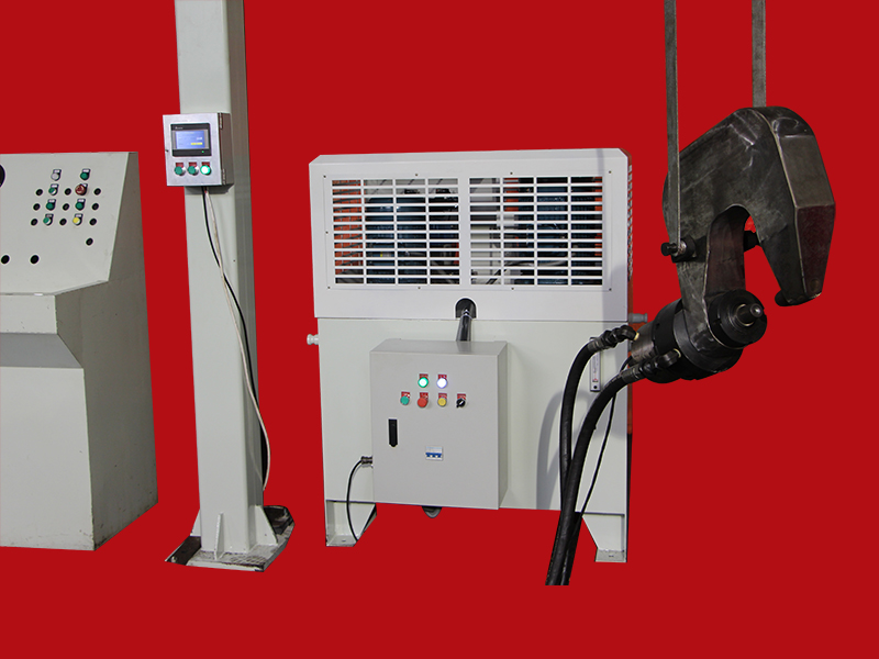 Quick hydraulic riveting machine