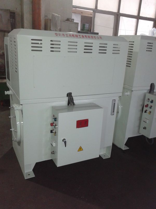 Quick hydraulic riveting machine