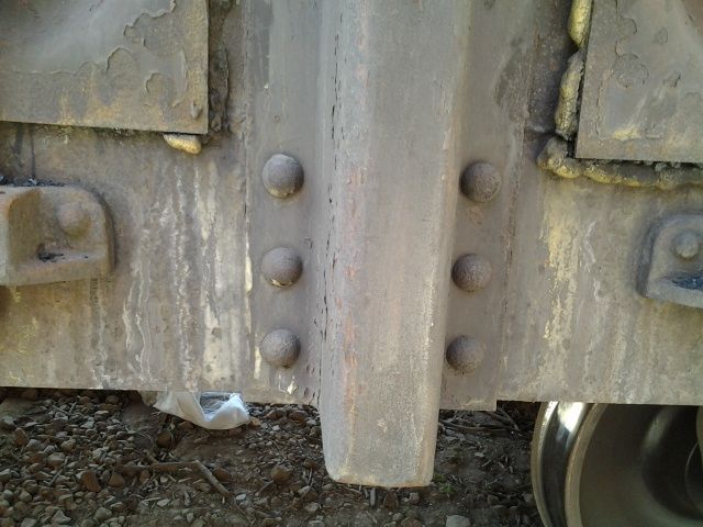 Riveting of carriage side beams