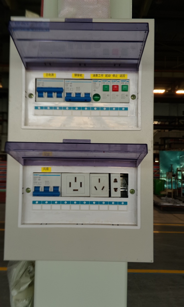 Double operation box for riveting machine