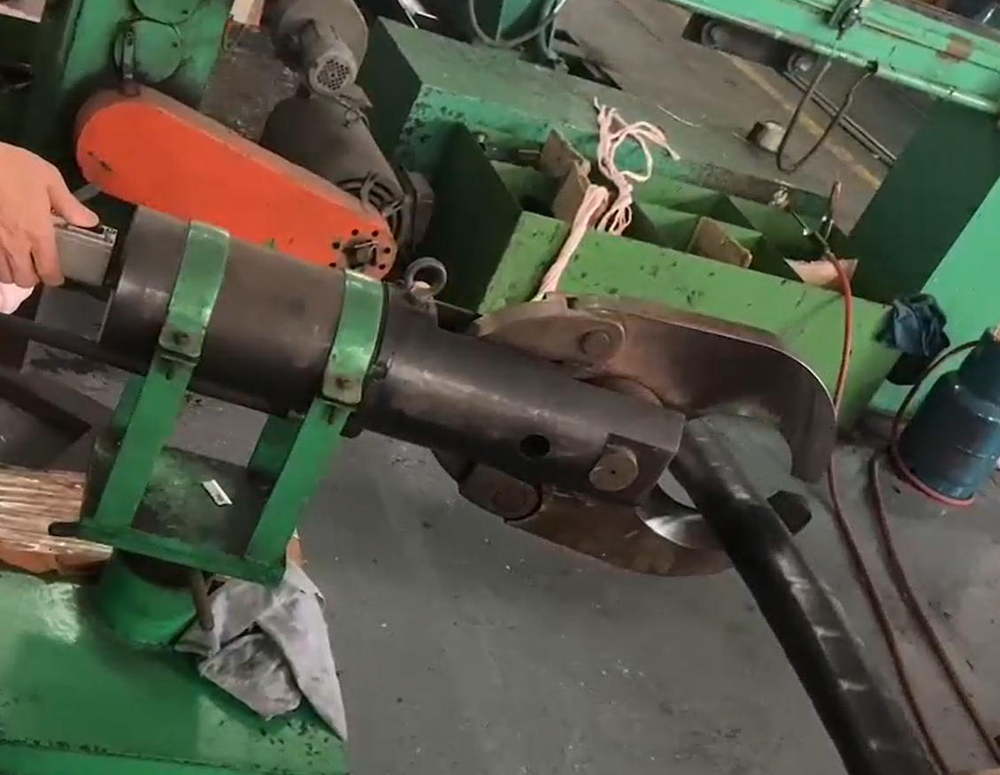 Cable shear machine